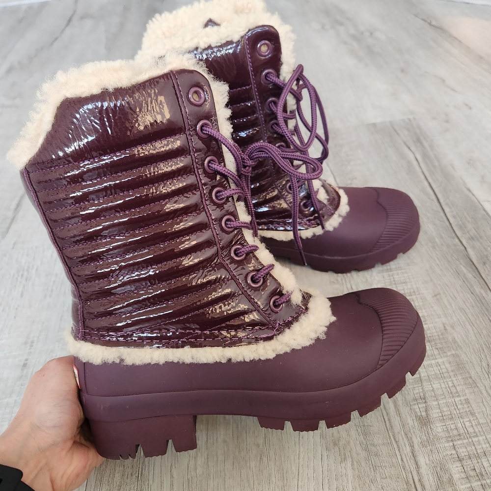 Hunter Snow Purple /  Burgundy Glossy Boots with Fur Lining size 6